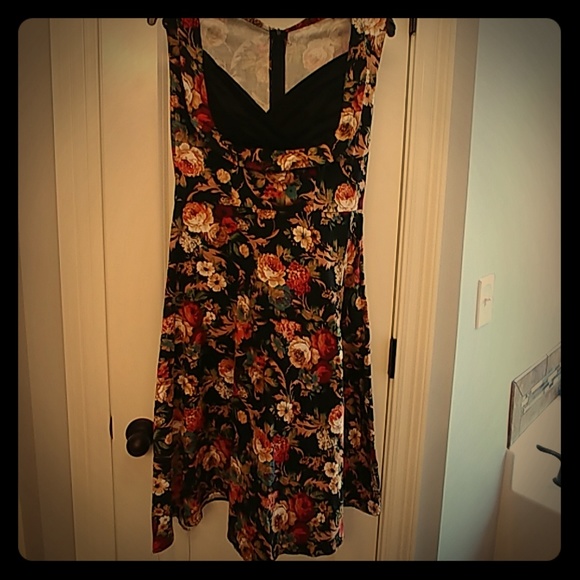 Dress - Picture 1 of 3